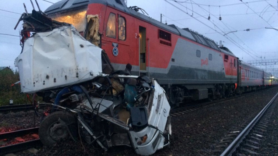 Russia: At least 19 killed in train-bus collision near Vladimir city Russia: At least 19 killed in train-bus collision near Vladimir city