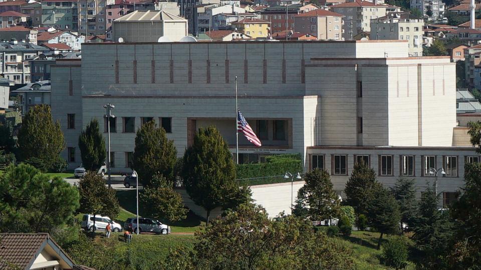 As a result of the suspension of visa services, the normally busy US consulates in Istanbul and Ankara and the smaller shops in their near vicinity. October 9, 2017.